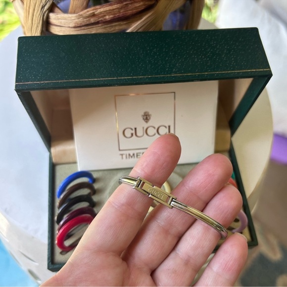 Gorgeous RARE! GUCCi Luxury Bracelet Watch! 💜🩵💙